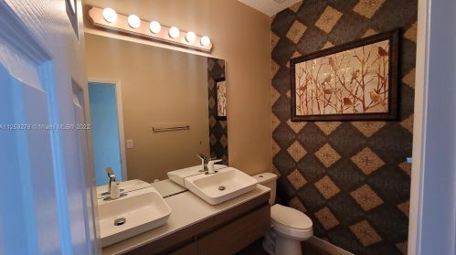 541 205th Ave, Hollywood FL  33029-3476 exterior