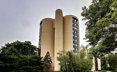 3145 Dean Ct, Minneapolis, MN 55416-5524