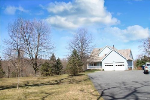 1 Shea Knolls Ct, Camp Bell Hall, NY 10916-3305