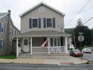 34 Chestnut St, West Cressona, PA 17929-1323