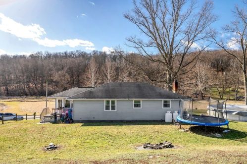 124 Mccarrell Rd, Hickory, PA 15340-1446