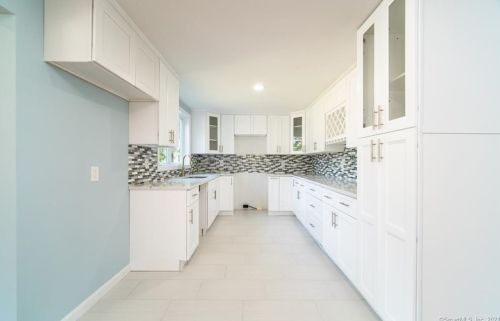 27 Garrigus Ct, Waterbury CT  06716-3103 exterior