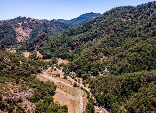 5005 Robinson Creek Rd, Ukiah, CA 95482-8880