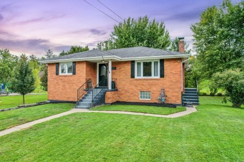 6073 Pleasant St, Finleyville, PA 15332-1013