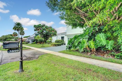 3899 Live Oak Blvd, Delray Beach, FL 33445-7054