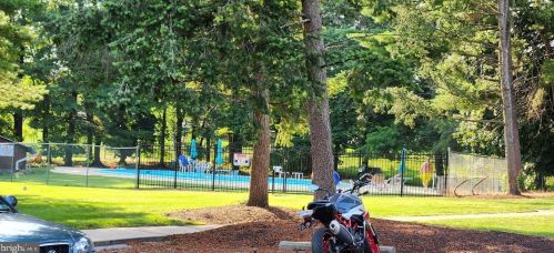 17 Lancaster Est, Mount Joy, PA 17552-1702