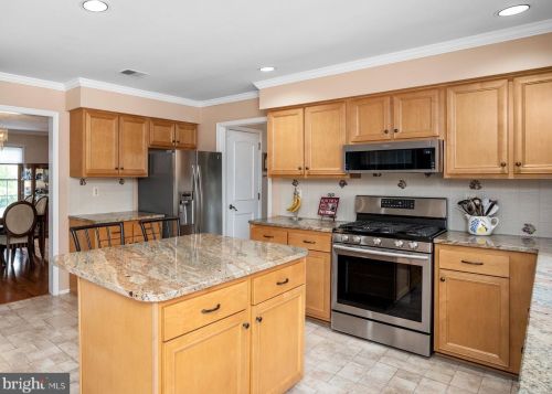 16 Dix Ln, Trenton NJ 08648-4844 exterior