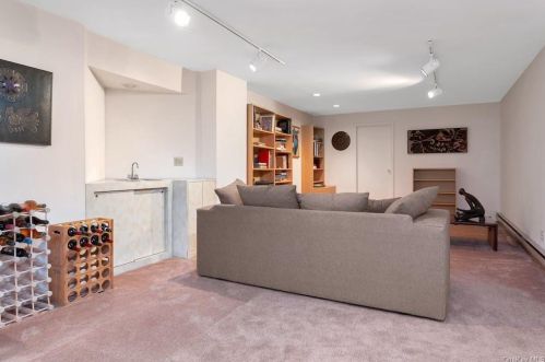 45 Spg Pond Dr, Crotonville NY  10562-2034 exterior