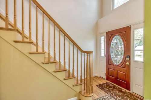 247 51st St, North Lindenhurst, NY 11757-1653