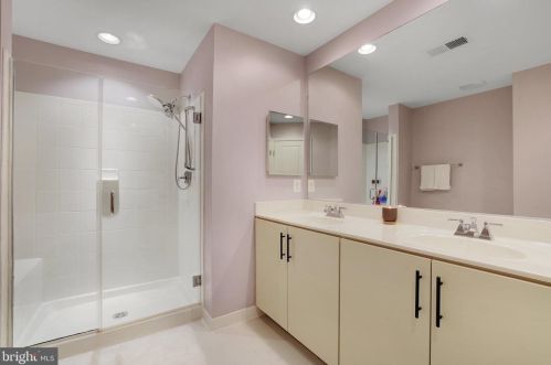 9193 Lake Preston Ct, Bristow VA  20136-6170 exterior