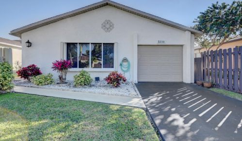 5136 Mirror Lakes Blvd, Boynton Beach FL  33472-1212 exterior