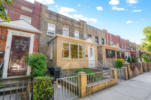 30-25 37th St, Long Island City, NY 11103-1119