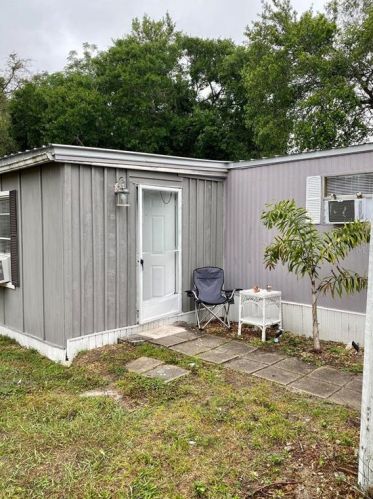 9843 Lake Dr, New Port Richey, FL 34654-4025