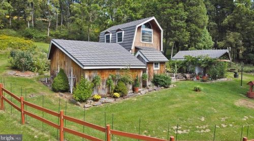 2695 Hemlock Dr, Palmerton, PA 18071-9408
