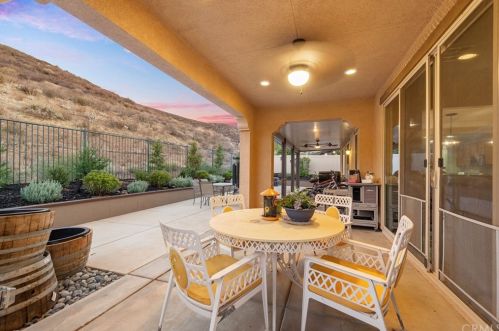 36266 Waxen Rd, Lake Elsinore CA  92532-2565 exterior