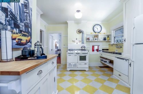 4171 Howe St, Oakland CA  94611-5117 exterior