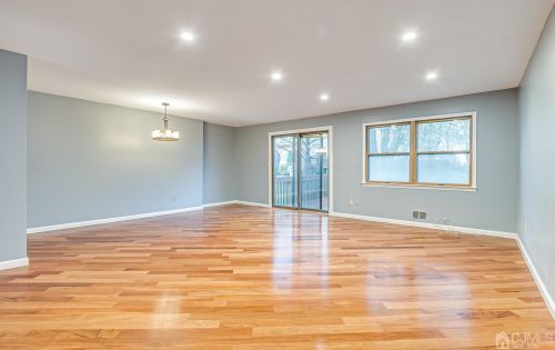 41 Highview Dr, Woodbridge NJ  07095-3904 exterior