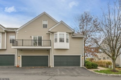 31 Four Oaks Rd, Bedminster, NJ 07921-2049