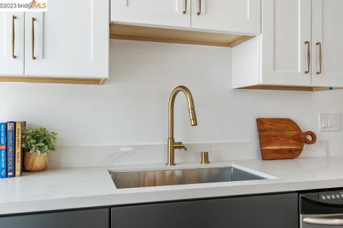 3116 Adeline St, Oakland CA  94608-4412 exterior