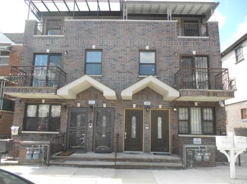 3325 Corsa Ave, Bronx, NY 10469-2810