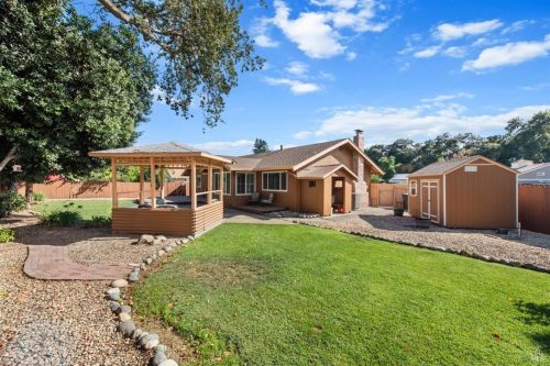 221 Alamo Dr, Vacaville CA  95688-2423 exterior