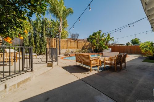 1122 Ivy St, Escondido CA  92026-3031 exterior