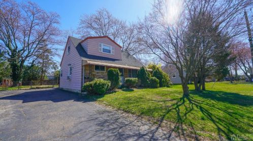 7 Elaine Rd, East Brunswick, NJ 08816-3731
