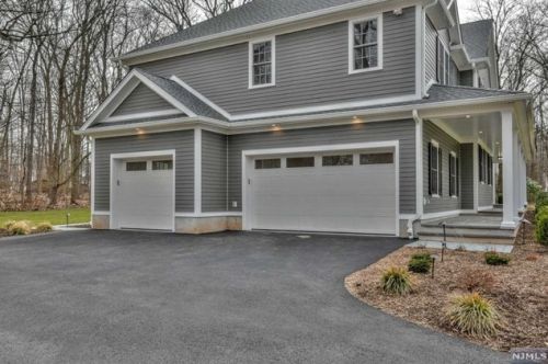 572 Burritt Pl, Franklin Lakes, NJ 07417-2508