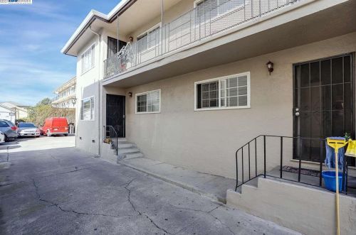 1517 51st Ave, Oakland CA 94601-5237 exterior