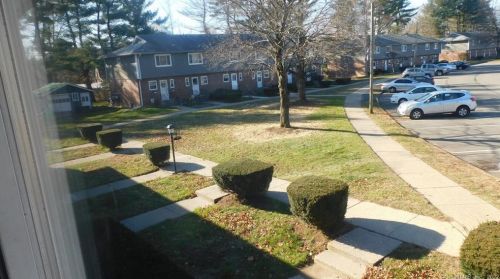 5 Camelot Dr, Bloomfield CT 06002-2751 exterior