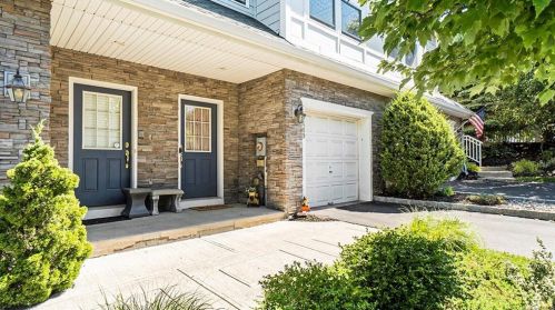 409 Waterview Dr, Poughkeepsie, NY 12601-3952