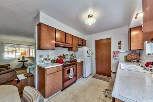 842 Sonoma Ave, South Lake Tahoe CA  96150-2720 exterior