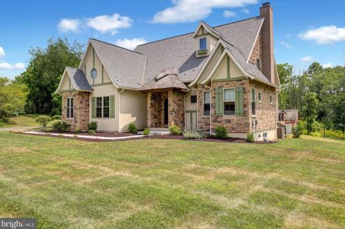 1363 Hex Hwy, Moselem, PA 19526-8814