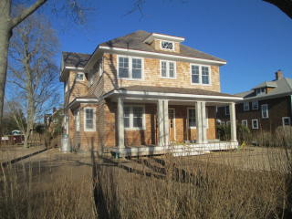 176 Elm St, South Hampton, NY 11968-3411