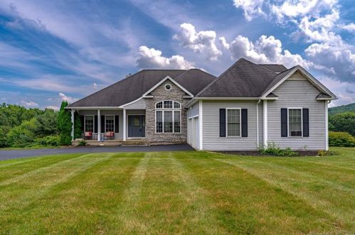 29 Overvale Rd, Waterbury, CT 06716-2320