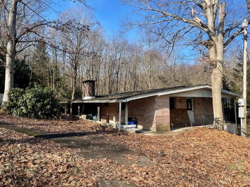 220 Hawkins Hollow Rd, South Connellsville, PA 15425-6450