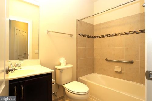 15201 Royal Crest Dr, Haymarket VA  20169-6207 exterior