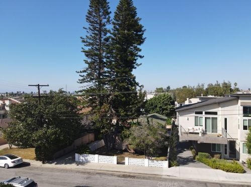 2705 Rockefeller Ln, Redondo Beach, CA 90278-3904
