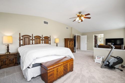 490 Tree Hollow Ct, Simi Valley CA  93065-7311 exterior
