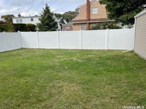 214 44th St, North Lindenhurst NY  11757-2052 exterior