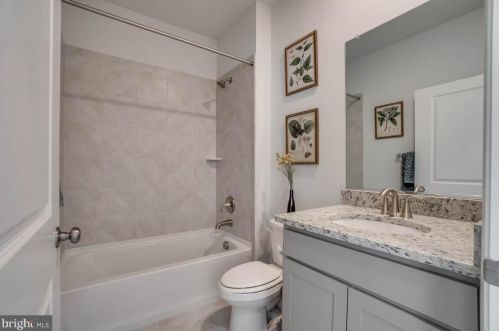 137 Winifred Dr, Hanover PA  17331 exterior