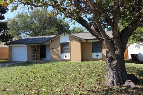 1521 Laurel Ln, Plano TX  75074-5267 exterior