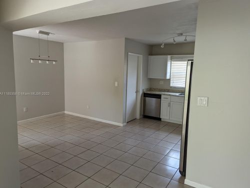 667 103rd Pl, Miami, FL 33172-4057