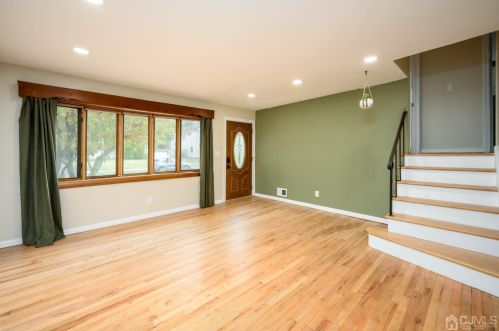 32 Meadow Rd, East Brunswick NJ  08816-4333 exterior