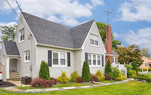 7 Pittenger Ave, East Freehold, NJ 07728-2666