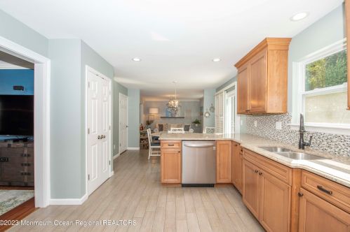 9 Maxim Ct, Jackson Twp NJ 08527-3893 exterior