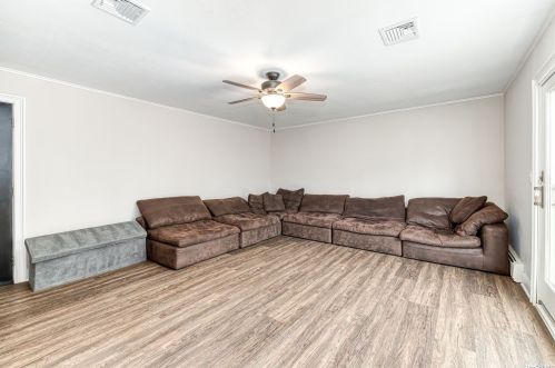 17 Harbor Oaks Dr, San Remo NY  11754-1012 exterior