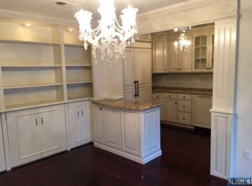 2137 Isabelle Ct, Mahwah NJ  07430-3812 exterior