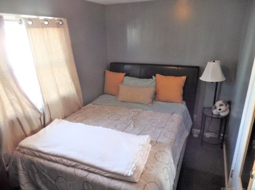 71 Merchant St, Bridgeport CT  06604-2214 exterior