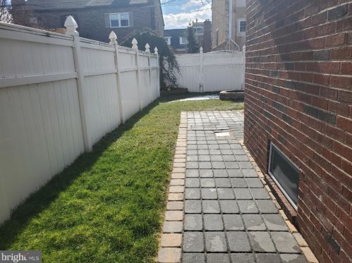 1524 Sycamore St, Wilmington, DE 19805-4235